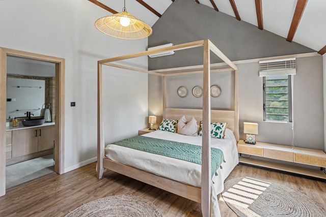 Four-poster bed in the second ensuite bedroom