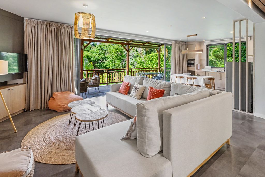 Bright living room opening onto the veranda