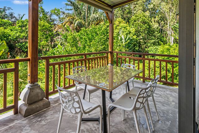 Veranda table with a view over the forest canopy